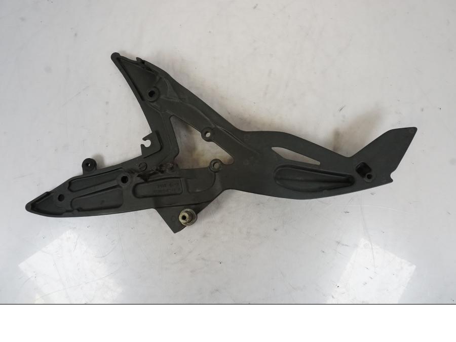 Extrabild1 på Fotpinnefäste från en Kawasaki ER-6N -2008 motorcykel.