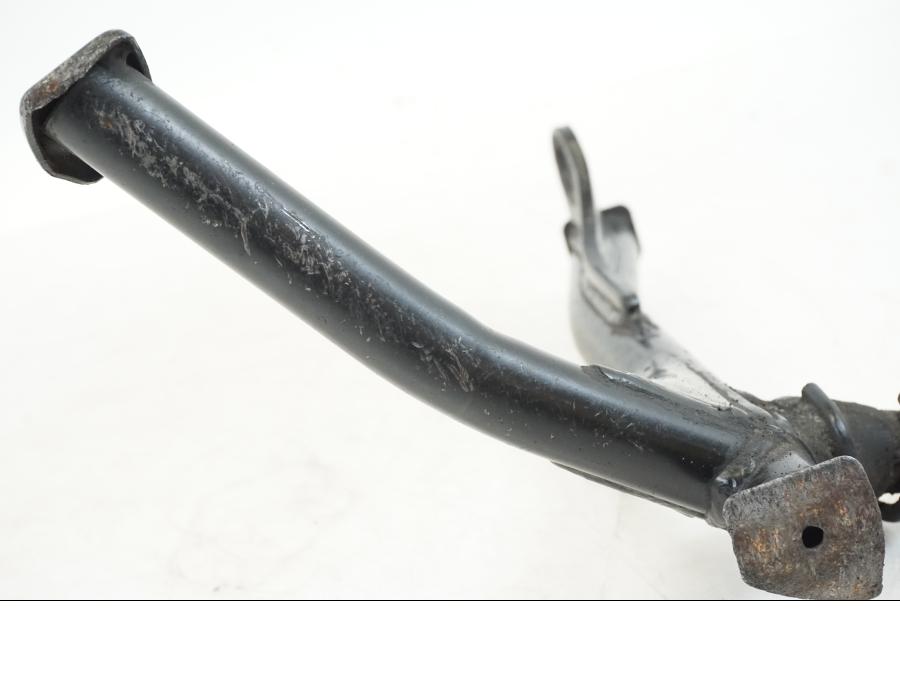 Snett uppifrån på Centralstöd från en Honda VFR 800 -2003 motorcykel.