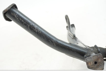 Snett uppifrån på Centralstöd från en Honda VFR 800 -2003 motorcykel.