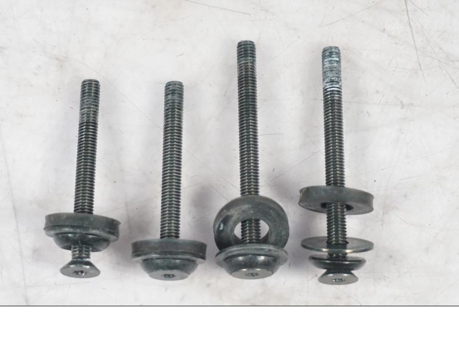 Snett uppifrån på Vindruta från en Suzuki GSX-S 1000 -2019 motorcykel.