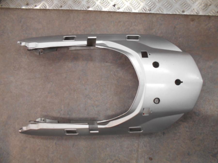 Höger sida på Bakvinge från en Yamaha FJR 1300 -2001 motorcykel.