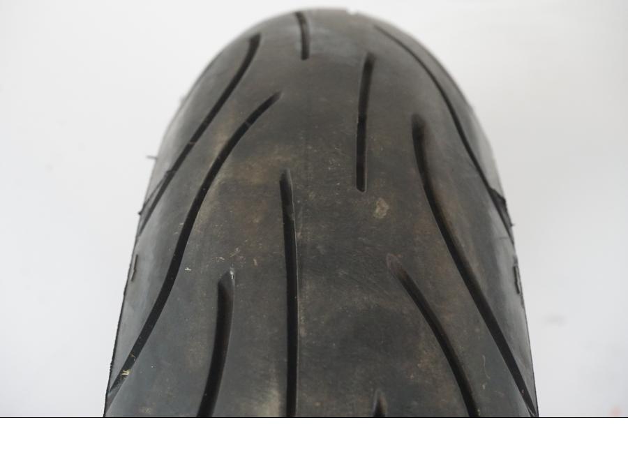 Extrabild1 på <p>Begagnad däck av märket Michelin och modell Pilot Power 2CT.</p>

<p>Dimension 110/70ZR17 M/C (54W). </p>

<p>Mönsterdjup ca: 3,00mm.</p>

<p>Mönsterdjup yttre kant ca: 3,75mm.</p>

<p>Tillv: vecka 33 år 2021.</p> moped.