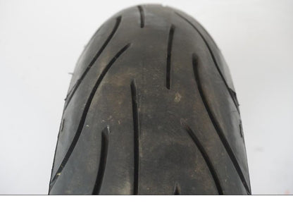 Extrabild1 på <p>Begagnad däck av märket Michelin och modell Pilot Power 2CT.</p>

<p>Dimension 110/70ZR17 M/C (54W). </p>

<p>Mönsterdjup ca: 3,00mm.</p>

<p>Mönsterdjup yttre kant ca: 3,75mm.</p>

<p>Tillv: vecka 33 år 2021.</p> moped.