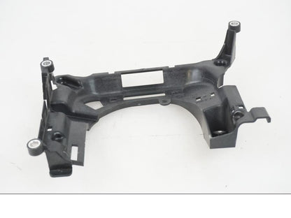 Vänster sida på Fäste från en H-D Adventure Pan America Special RA1250S -2021 motorcykel.