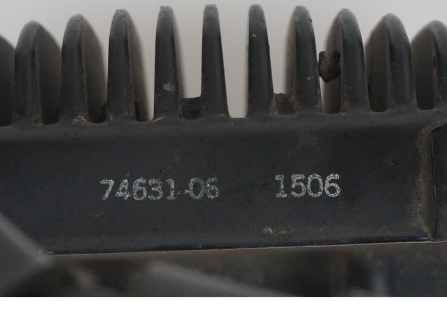 Höger sida på Likriktare från en H-D Dyna Wide Glide FXDWG -2007 motorcykel.