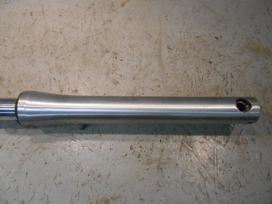 Baksidan på Gaffelben från en Suzuki VS 750 Intruder -1986 motorcykel.