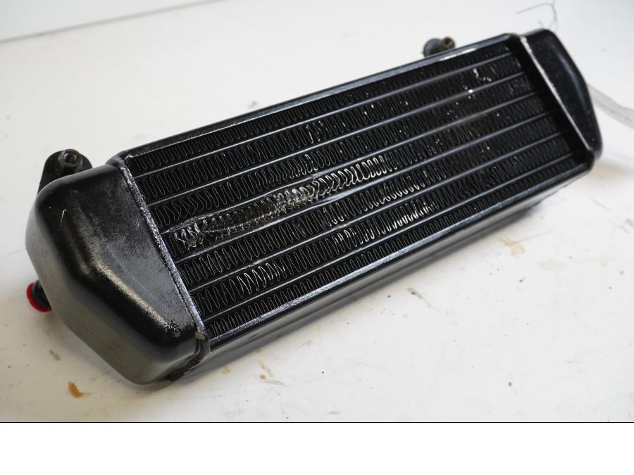 Vänster sida på Oljekyl från en BMW R 1200 GS -2007 motorcykel.