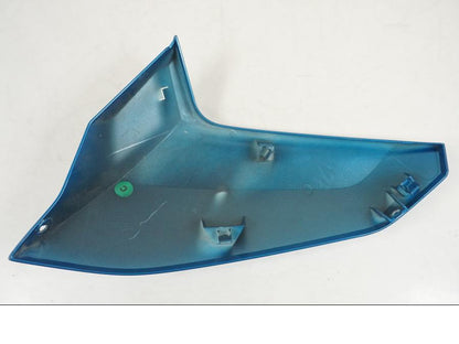 Vänster sida på Sidkåpa från en BMW C400X -2018 motorcykel.