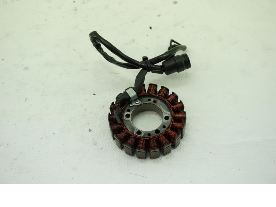 Framsidan på Generator från en Kawasaki ZX-6R -2004 motorcykel.