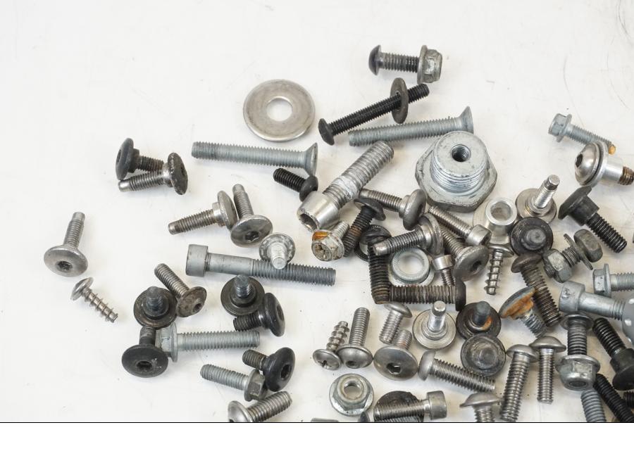 Snett uppifrån på Skruv / Mutter etc från en Aprilia Tuono V4R -2011 motorcykel.