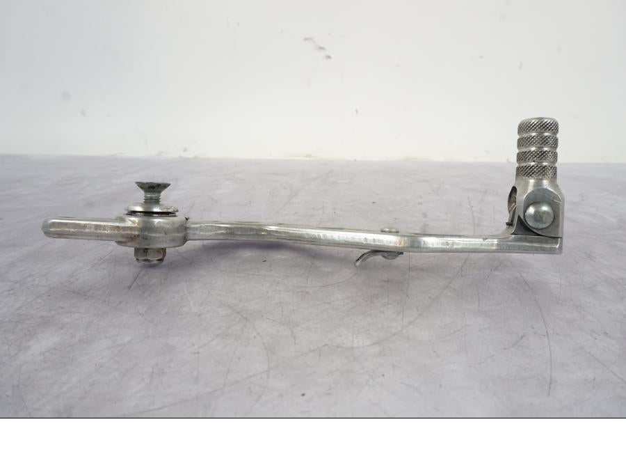 Höger sida på Bromspedal från en KTM 640 SM -2005 motorcykel.