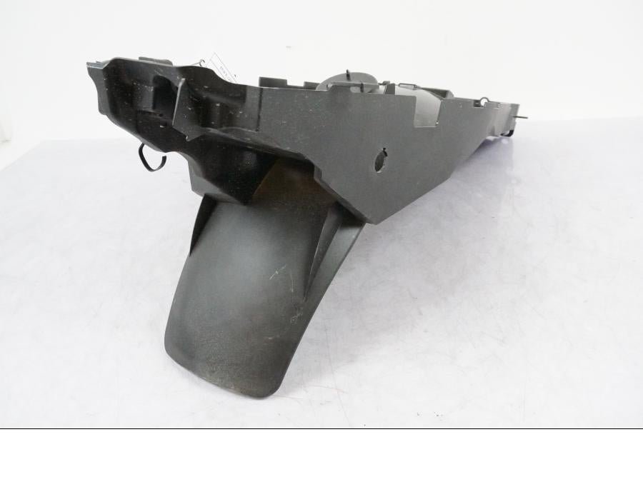 Vänster sida på Undertail från en BMW R 1250 GSA -2021 motorcykel.