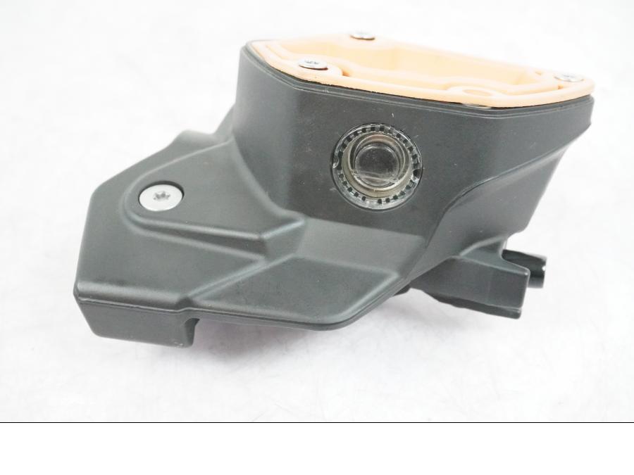 Framsidan på Bromshuvudcylinder från en BMW R 1250 GSA -2021 motorcykel.