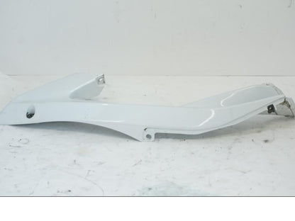 Vänster sida på Sidkåpa från en Yamaha YZF R6 -2006 motorcykel.