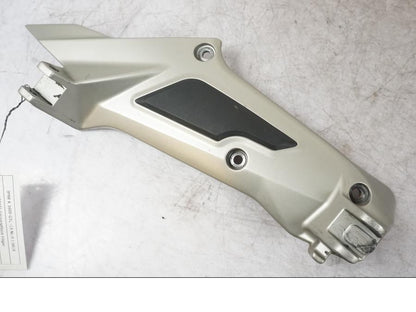 Framsidan på Fotpinnefäste från en BMW K 1600 GTL -2015 motorcykel.