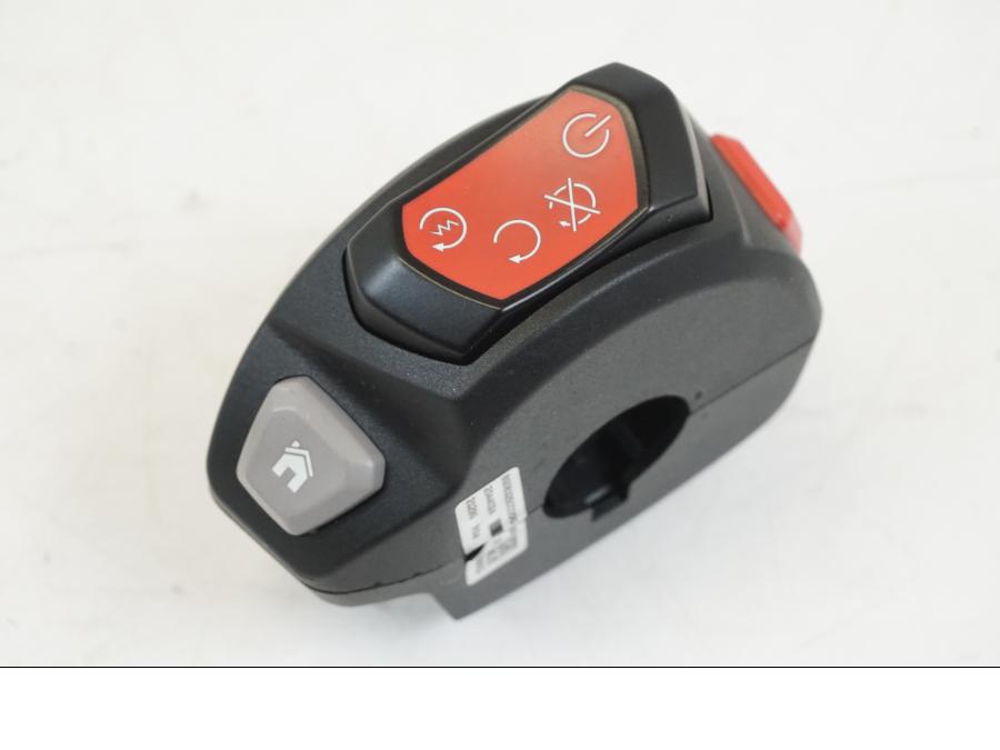 Höger sida på Styrelreglage från en Triumph Speed Triple -2021 motorcykel.