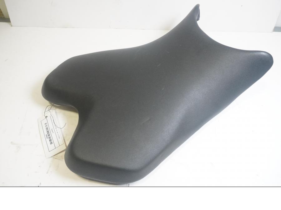 Baksidan på Sadel från en Yamaha YZF R6 -2011 motorcykel.