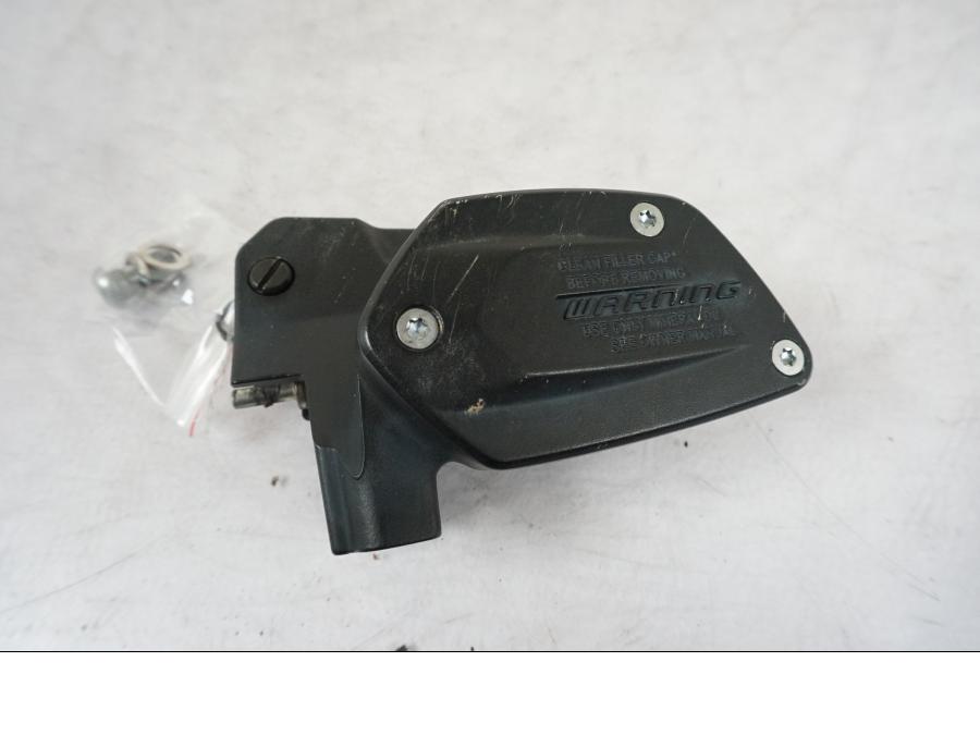 Framsidan på Kopplingshuvudcylinder från en BMW R Ninet -2017 motorcykel.