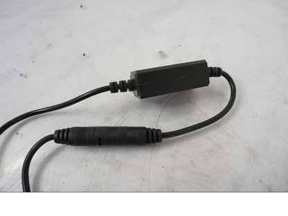 Snett uppifrån på USB-uttag från en Kawasaki Z 800 -2014 motorcykel.