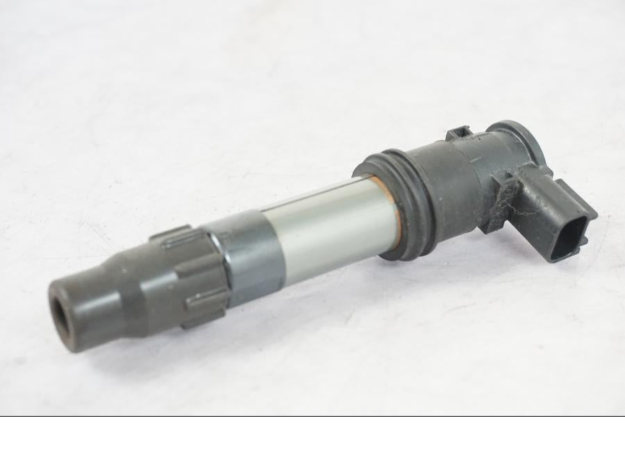 Baksidan på Tändspole från en Suzuki GSX-S 1000 -2017 motorcykel.