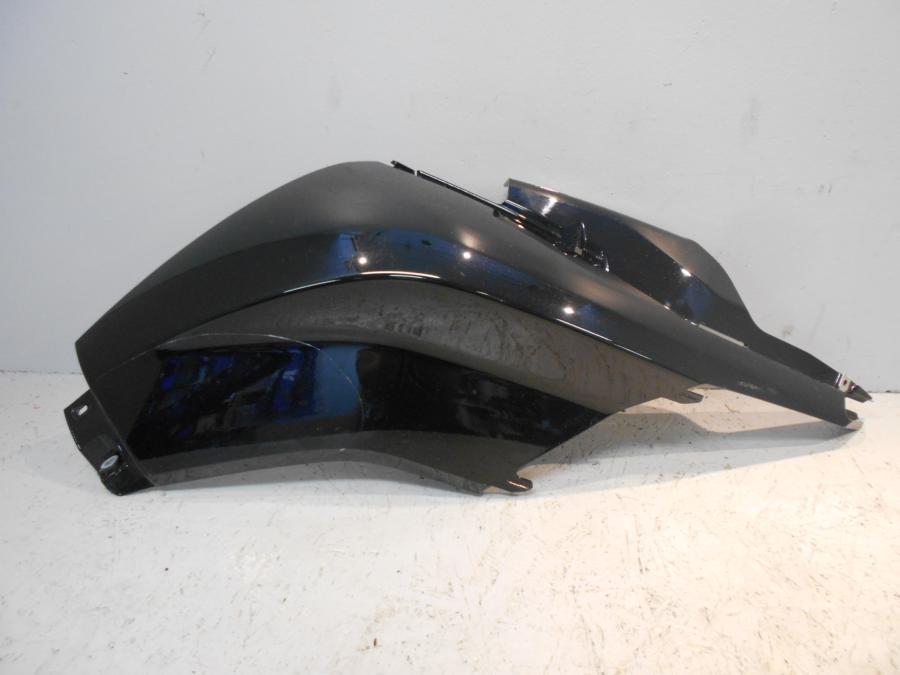 Framsidan på Bensintankskåpa från en BMW K 1600 -2015 motorcykel.