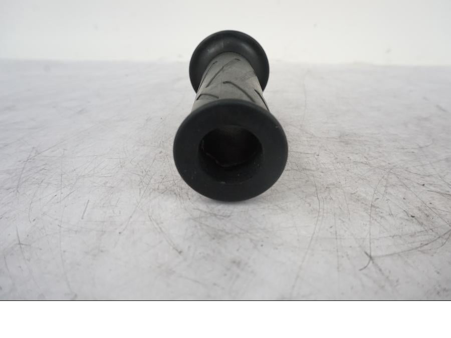 Vänster sida på Handtag från en Yamaha MT-09 -2020 motorcykel.