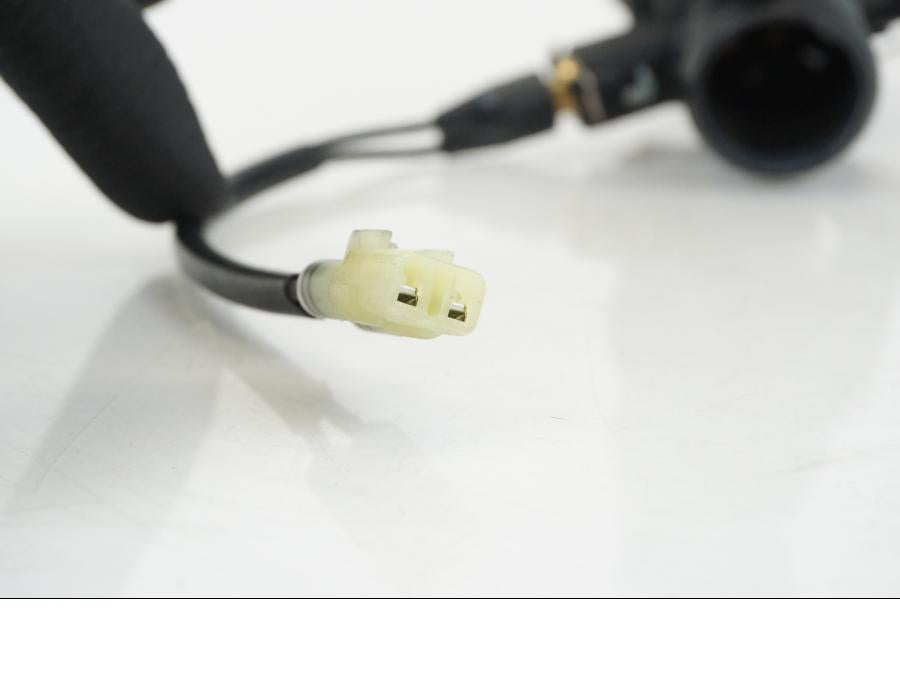 Extrabild2 på Vattentermostathus från en Ducati Streetfighter V4 -2020 motorcykel.