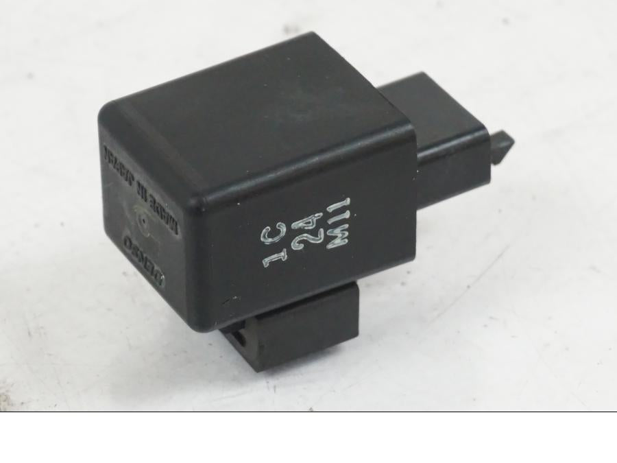 Vänster sida på Blinkersrelä från en Yamaha MT-07 -2019 motorcykel.