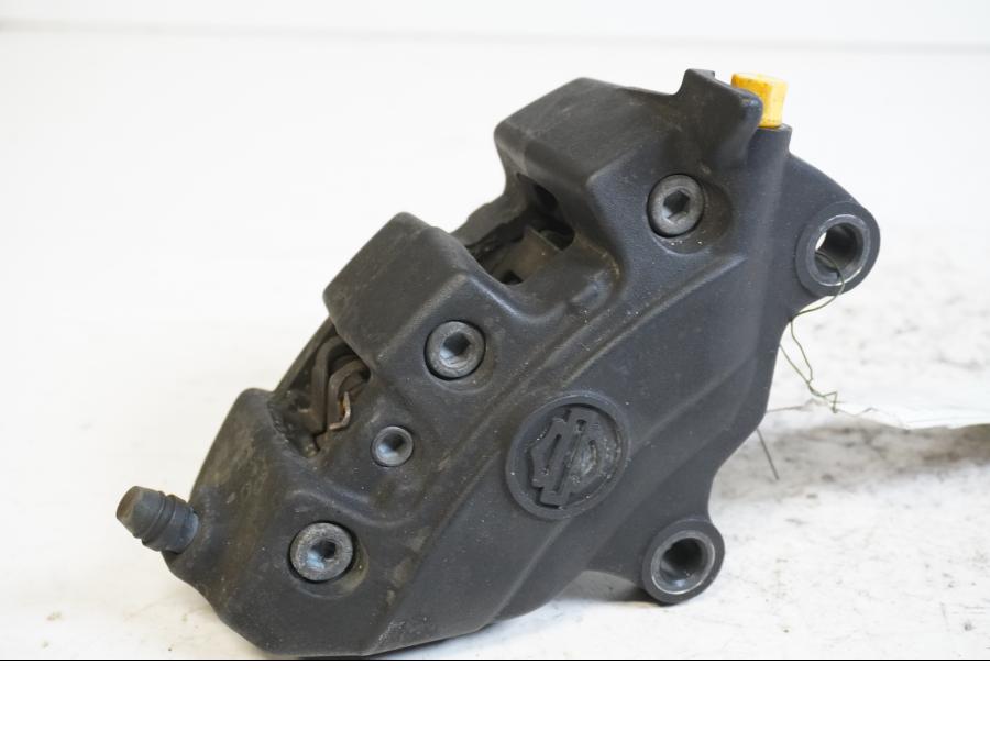 Framsidan på Bromsok från en H-D Street Glide FLHX -2015 motorcykel.