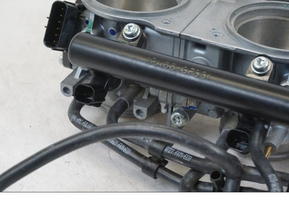 Snett uppifrån på Spjällhus från en Triumph Speed Triple -2021 motorcykel.