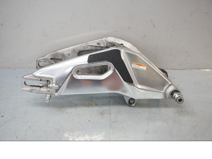 Framsidan på Sving från en Aprilia Tuono V4R -2018 motorcykel.