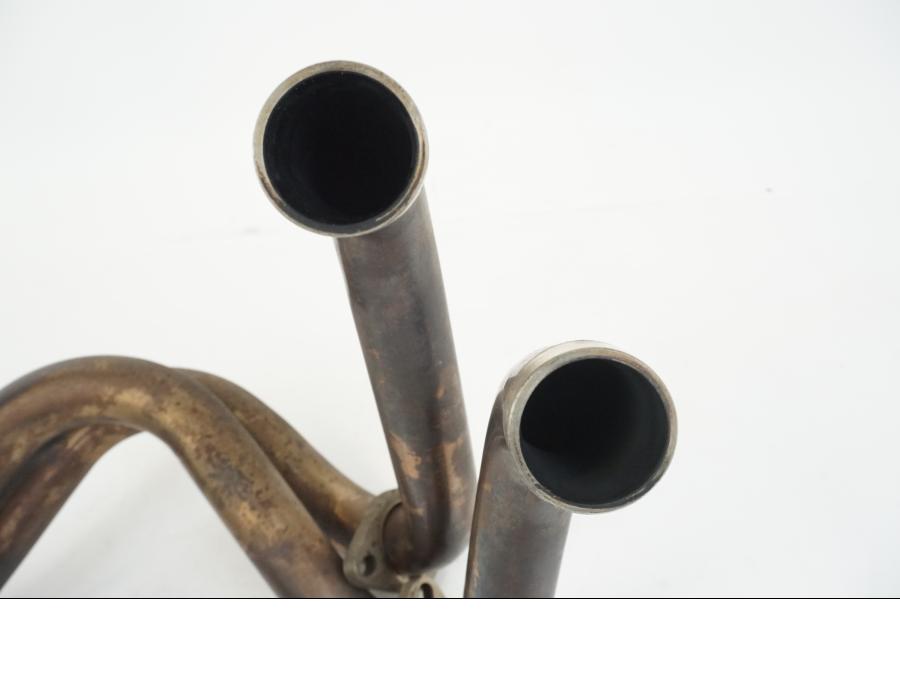 Snett uppifrån på Grenrör från en Kawasaki ER-6F -2016 motorcykel.