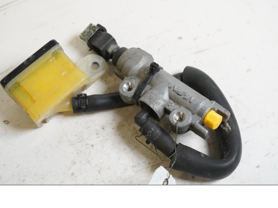 Framsidan på Bromshuvudcylinder från en Honda VTR 1000 F -1997 motorcykel.