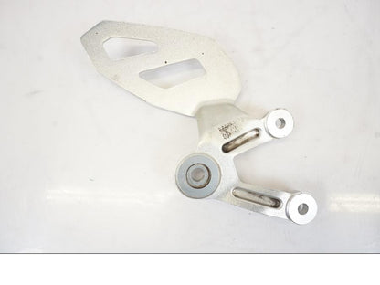 Höger sida på Fotpinnefäste från en BMW S 1000 XR -2019 motorcykel.