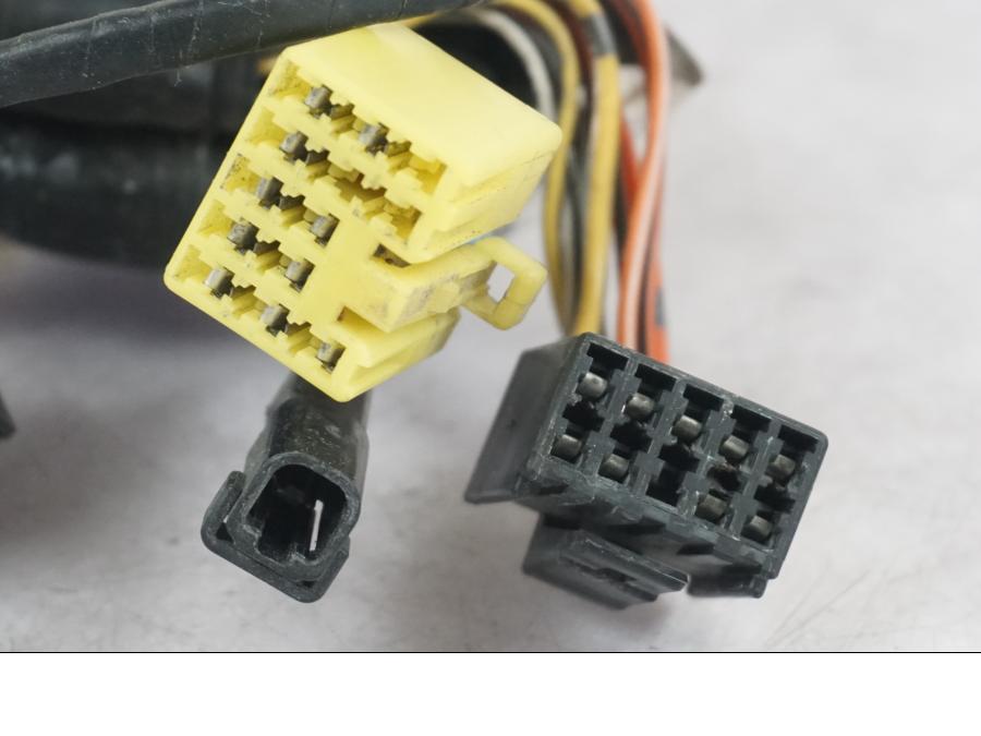 Baksidan på Kablage från en Suzuki SV 650 -1999 motorcykel.