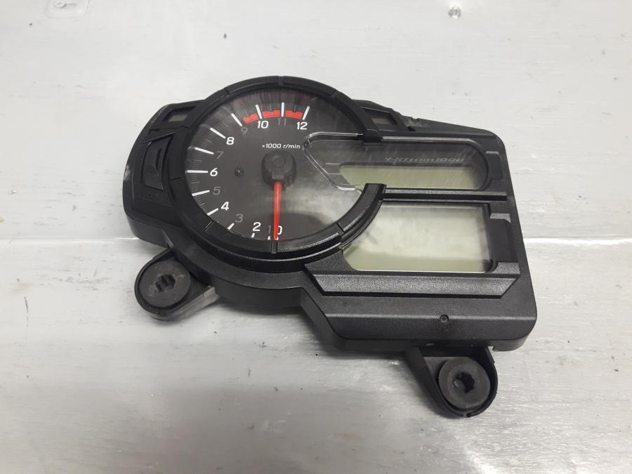Framsidan på Instrumentpanel från en Suzuki DL 1000 -2018 motorcykel.