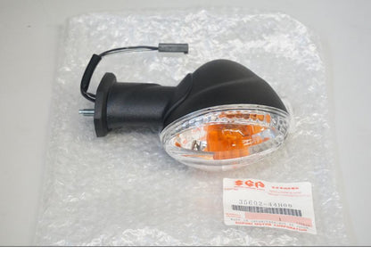 Framsidan på Blinkers från en Suzuki SFV 650 A Gladius -2010 motorcykel.