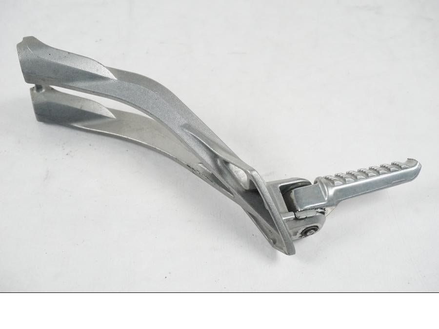 Snett uppifrån på Fotpinne från en Kawasaki ZX-6R -2005 motorcykel.