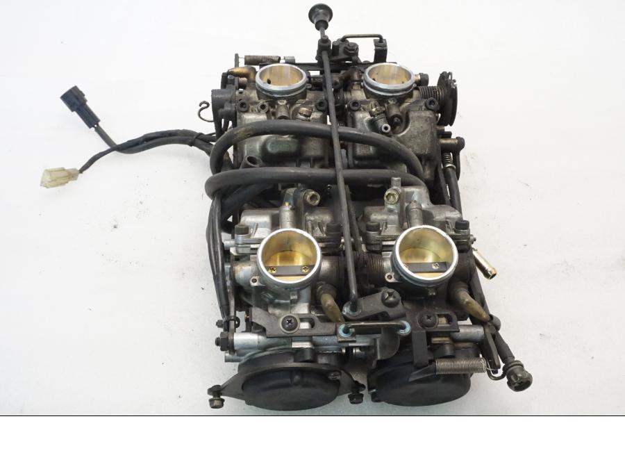 Vänster sida på Förgasare från en Yamaha XVZ 13TD -1999 motorcykel.