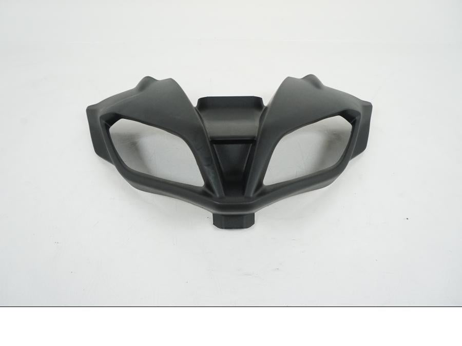 Baksidan på Strålkastarkåpa från en Yamaha MT-09 Tracer -2021 motorcykel.