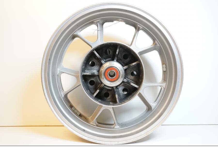 Framsidan på Fälg från en Kawasaki GTR 1400 -2008 motorcykel.