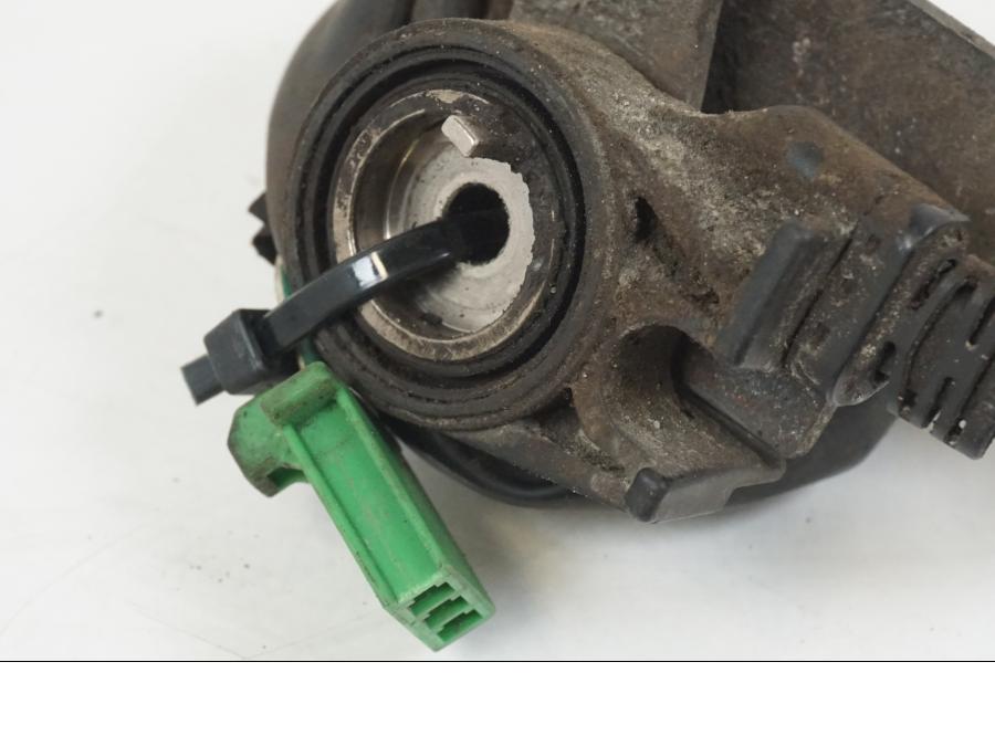 Baksidan på Sidostödsbrytare från en Honda CBR 125 R -2006 motorcykel.