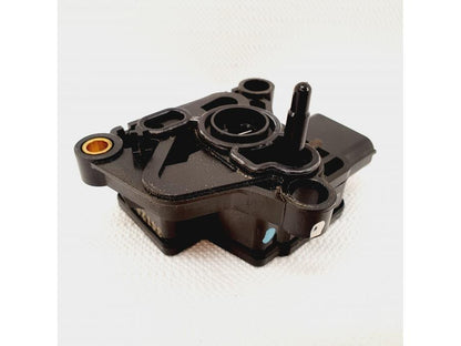 Baksidan på TPS från en Honda CB 500 F -2013 motorcykel.