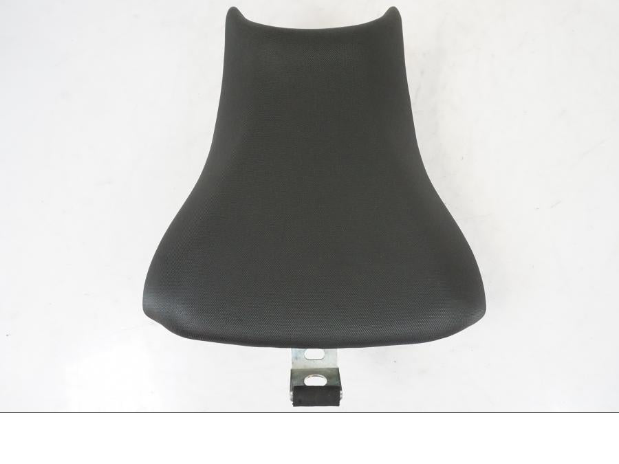 Höger sida på Sadel från en Kawasaki ER-6N -2016 motorcykel.