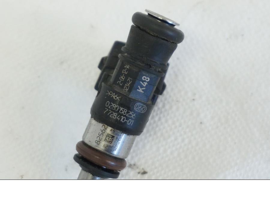 Höger sida på Spridare från en BMW K 1600 -2015 motorcykel.