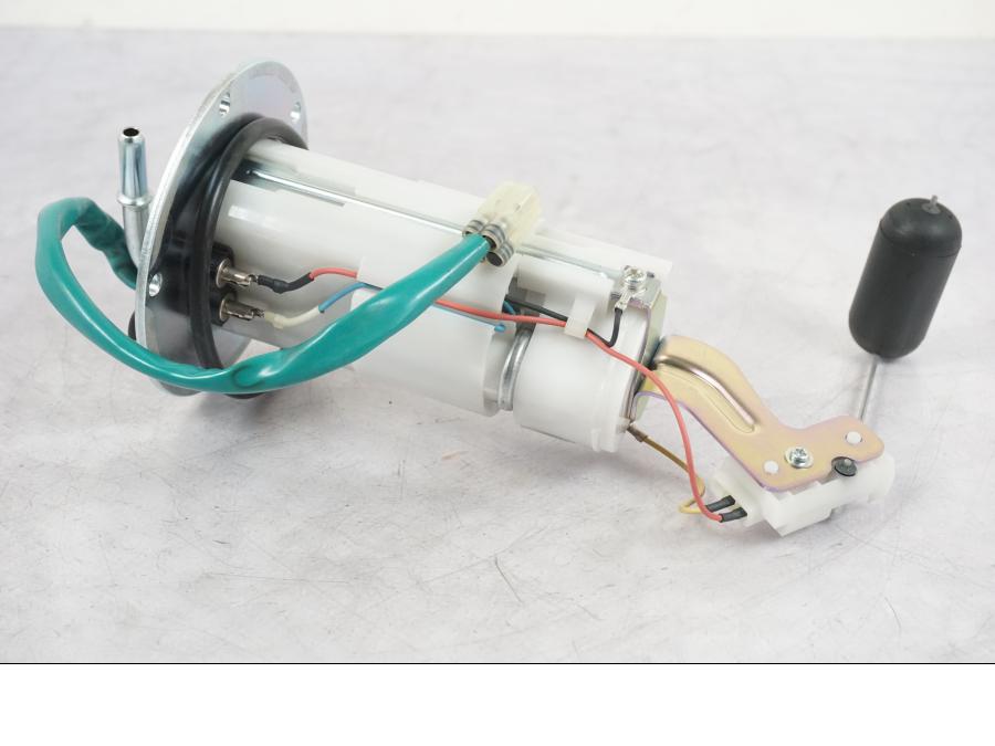 Snett uppifrån på Bensinpump insprut från en Kawasaki Z 900 -2019 motorcykel.