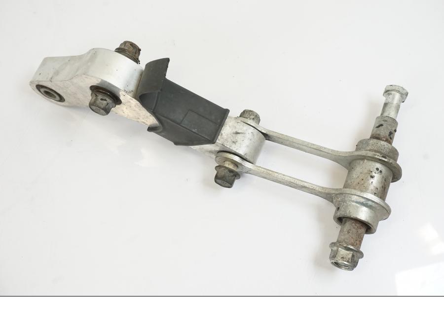 Höger sida på Stötdämparlänkage från en Yamaha MT-07 -2016 motorcykel.