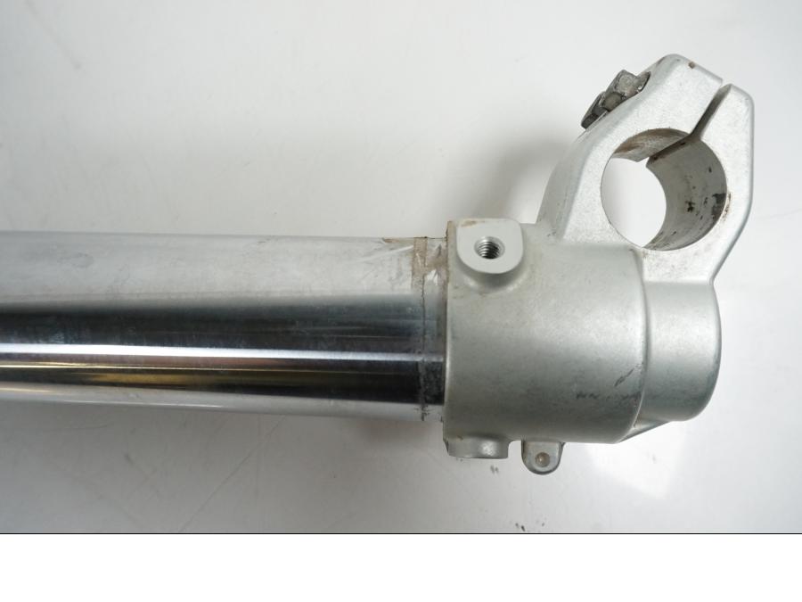 Baksidan på Gaffelben från en AJP PR7 -2021 motorcykel.