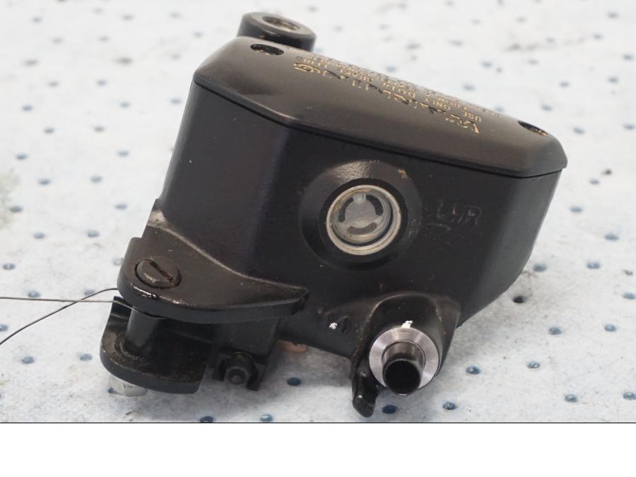 Framsidan på Bromshuvudcylinder från en Kawasaki Z 650 ABS -2020 motorcykel.