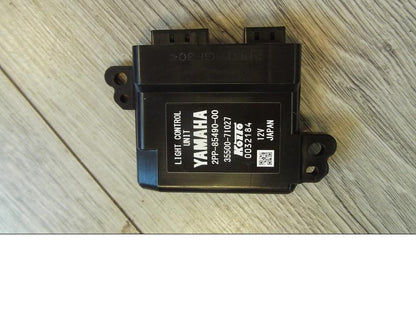 Framsidan på Strålkastare från en Yamaha YZF 1000 R1 -2015 motorcykel.